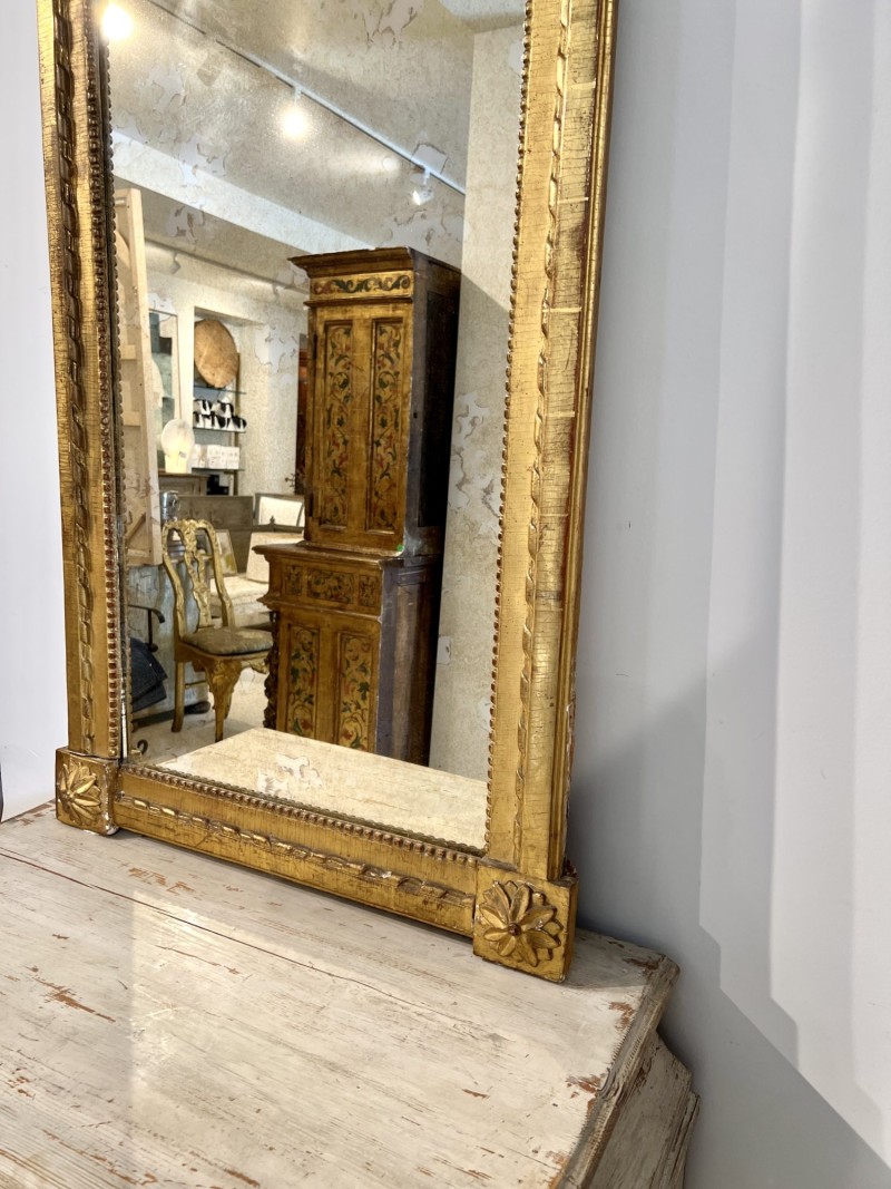 18th Century Louis XVI Gilded Mirror with Neoclassical Carving - Image 4